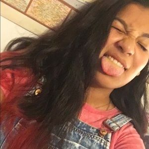 Meet your Posher, Chloe